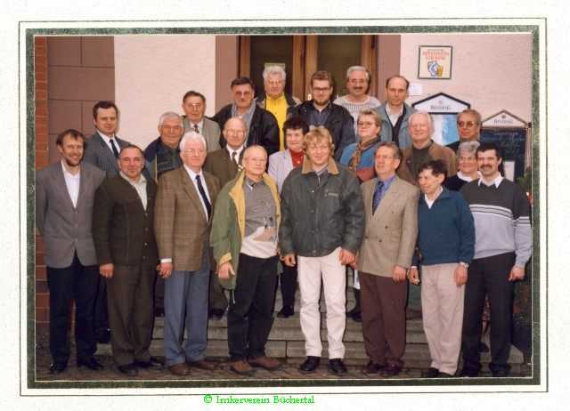 Vereinsmitglieder beim Vereinsjubiläum 2001